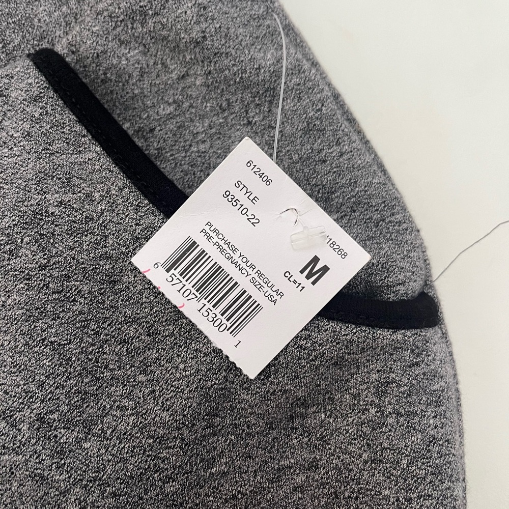 NWT size medium women’s Motherhood Maternity gray heathered skirt with pockets - Picture 3 of 8